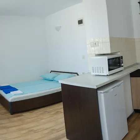 Kani Studios Guest house 3*
